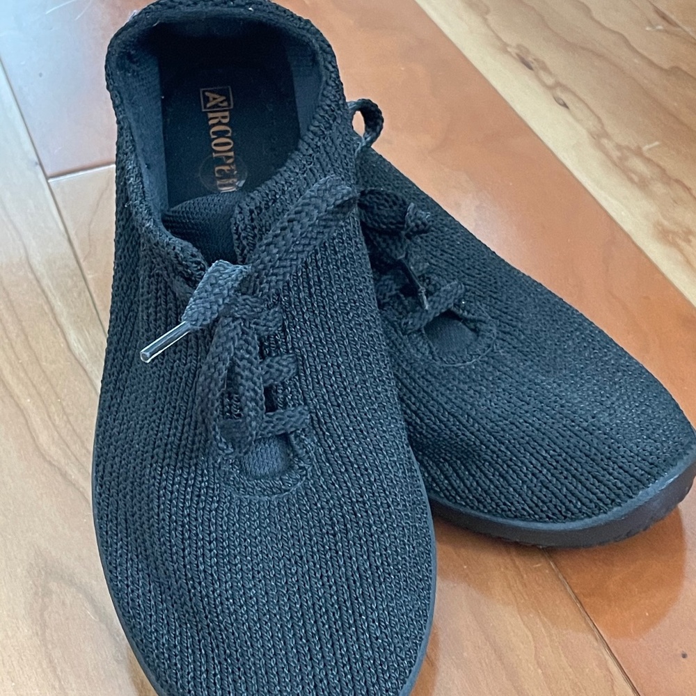 Arcopedico black nylon knit "shocks" size 6.5